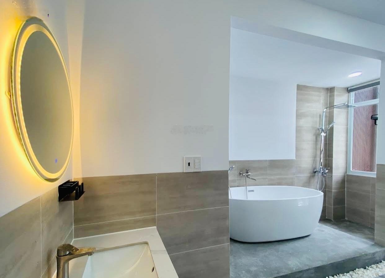 Top 1 BĐS hot, Mặt tiền 106 Nguyễn Công Trứ, Quận 1 - DT: 4.6m x 18m, 1 Hầm 6 lầu - HĐ:100tr