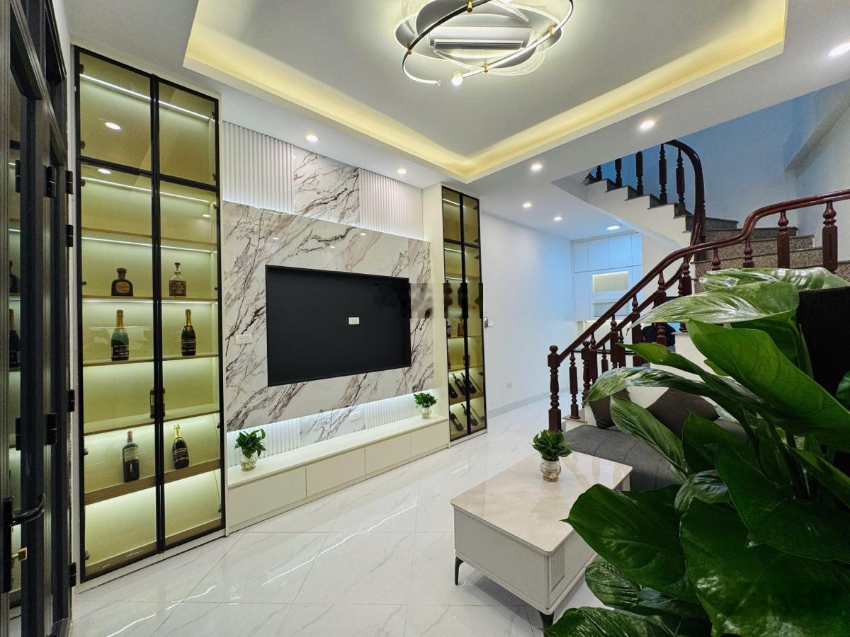 20m ô tô tránh Hoàng Mai, 2 thoáng ngõ thông nội thất long lanh, quy hoạch ổn định, 40m2 x 5T