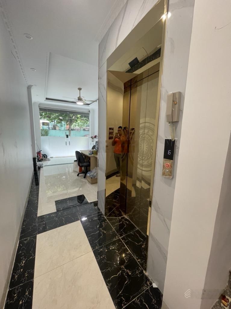 Bán Nhà mặt phố tại Cổ Nhuế, 18 tỷ, 46 m2, 6 tầng, thang máy, không quy hoạch.