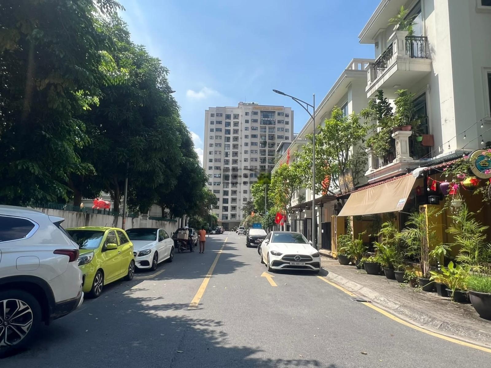 Bán biệt thự nguyễn huy tưởng, 170m2, 4 tầng, mặt tiền 8m. ở siêu sướng!