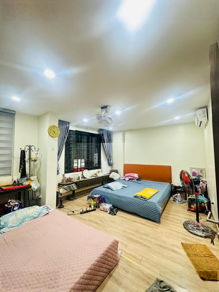 Cực hiếm! Nhà Hoàng Quốc Việt ô tô đỗ cửa, ngõ thẳng tắp, 20 giây ra phố, dân xây, sổ đẹp, chỉ 13tỷ