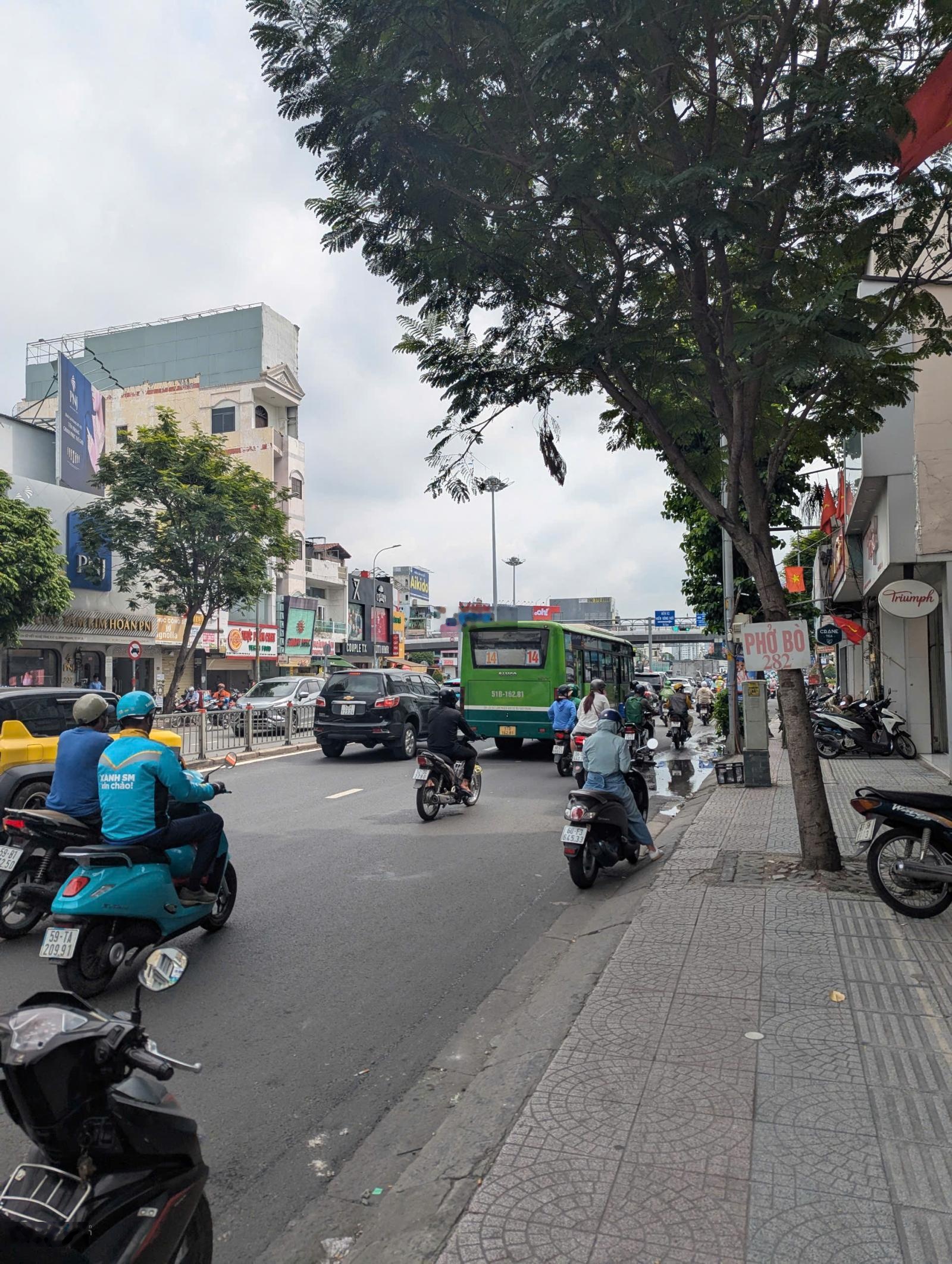 Góc 2 MT -Bán nhà Đỗ Xuân Hợp - 8x23m -HĐT : 110tr/tháng - Giá : 55 tỷ