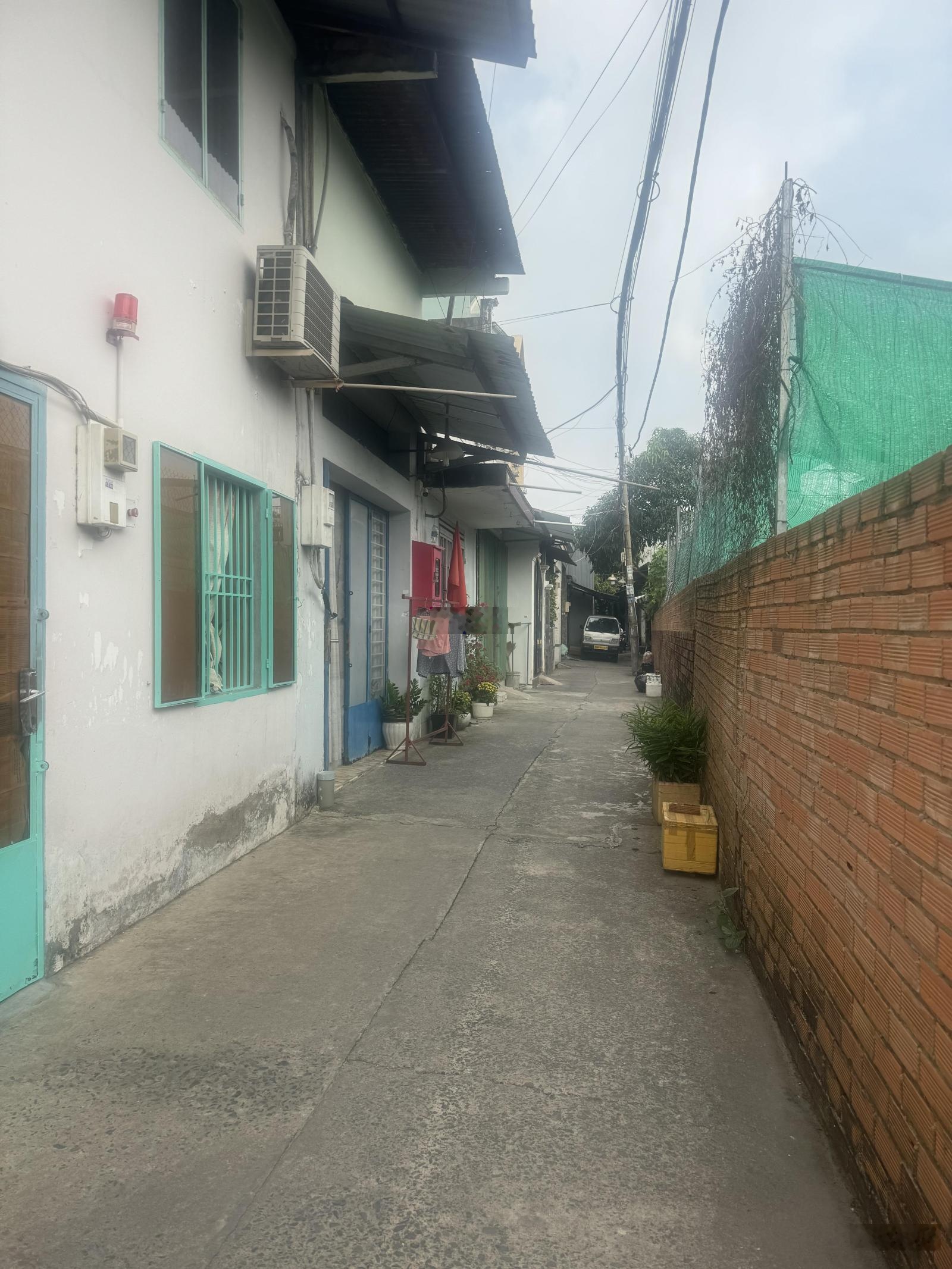 Xưởng cần bán gấp thuộc phường đông hung thuận Q12 dt: 10 x 20m công nhận 155m2 giá: 6ty500tr