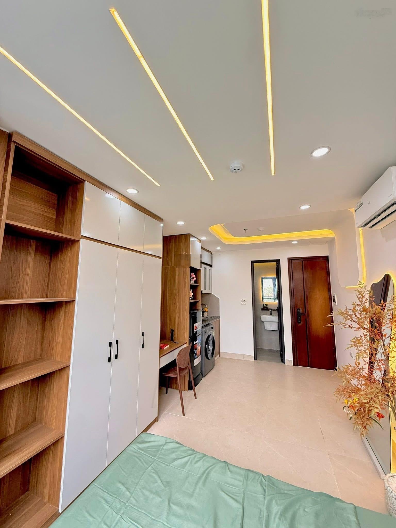 Chính chủ gửi bán toà nhà Phố Nguyễn Hoàng :165m2,9 tầng,mt:7m.Giá:72tỷ.LH:0888999766