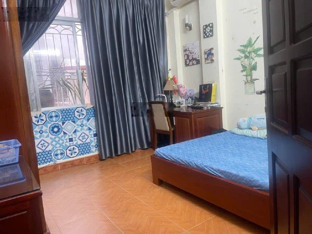 Bán nhà rẻ nhất phố Ngọc Lâm, LB hàng xóm Mipec 68m2 3tầng, dân xây - 4phòng ngủ chỉ 9,x tỷ