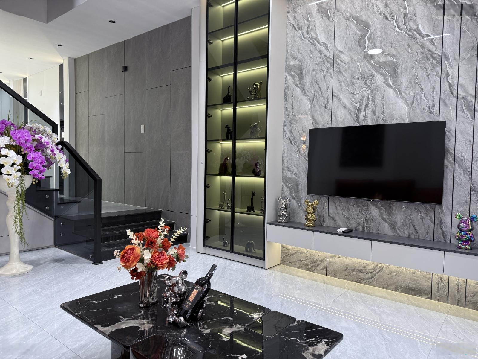 Gấp bán NHÀ 3 tầng mới căng ngay sát Huy Cận, Hải Châu, giá chỉ nhỉnh 8 tỷ hiếm có