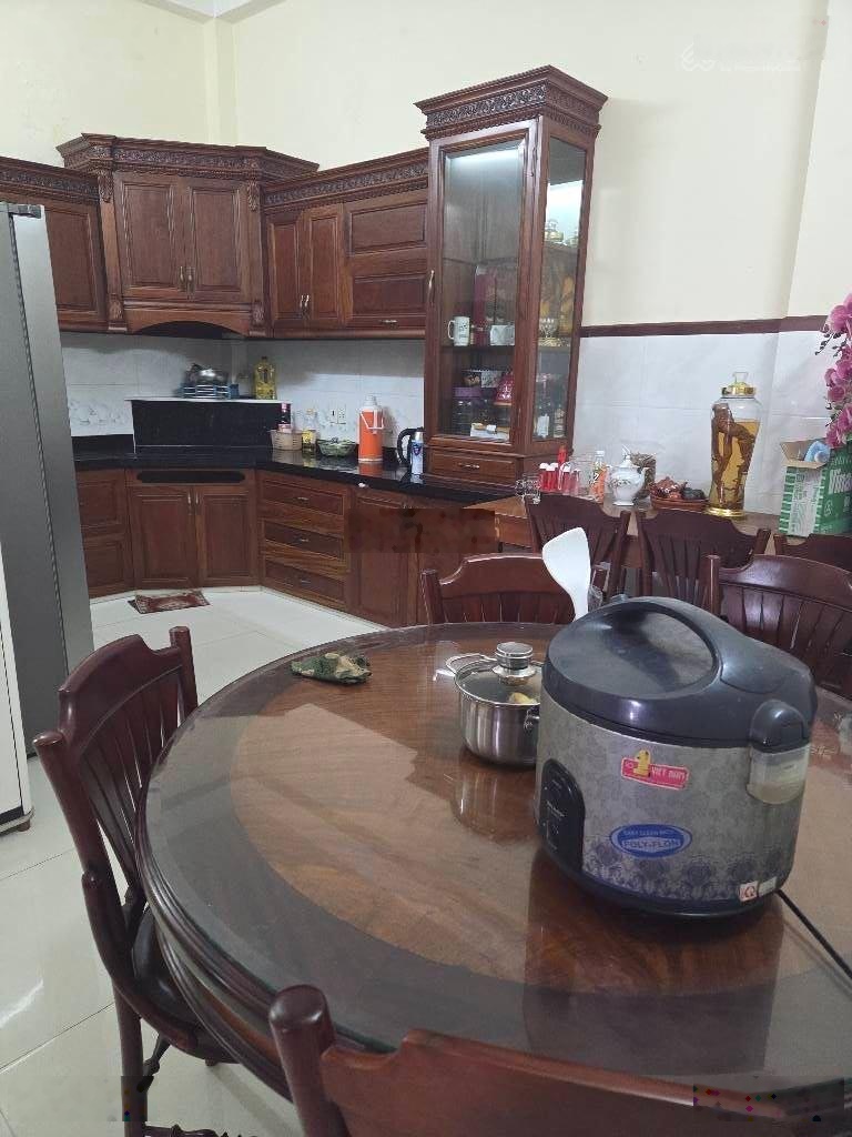 Nhỉnh 3 tỷ nhà 4,2x15m, xây2 tầng, đường nhựa, kề trường Phạm Văn Sáng, Hóc Môn