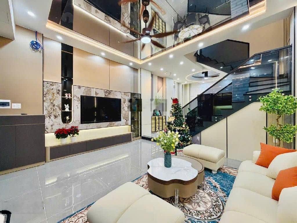 Hiếm! Phân Khúc 7 Tỷ Sở Hữu Nhà 5 Tầng 39m2, HXH Đỗ Cửa Sát Mặt Tiền Nguyễn Văn Đậu, Bình Thạnh