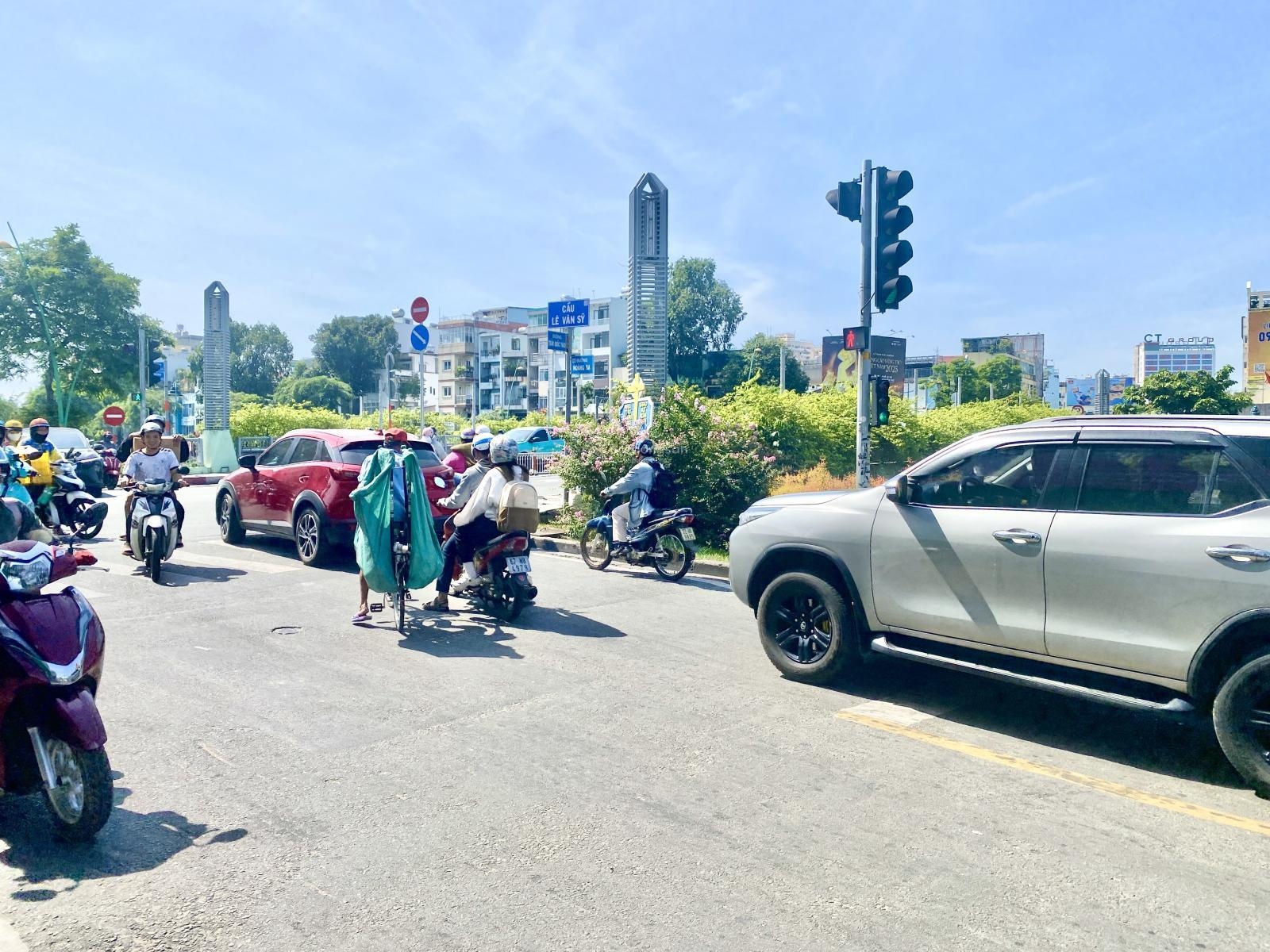 Bán nhà căn góc Trường Sa Quận 3 gần cầu Lê Văn Sỹ, 20m2 ngang lớn 4m - 4.25 tỷ