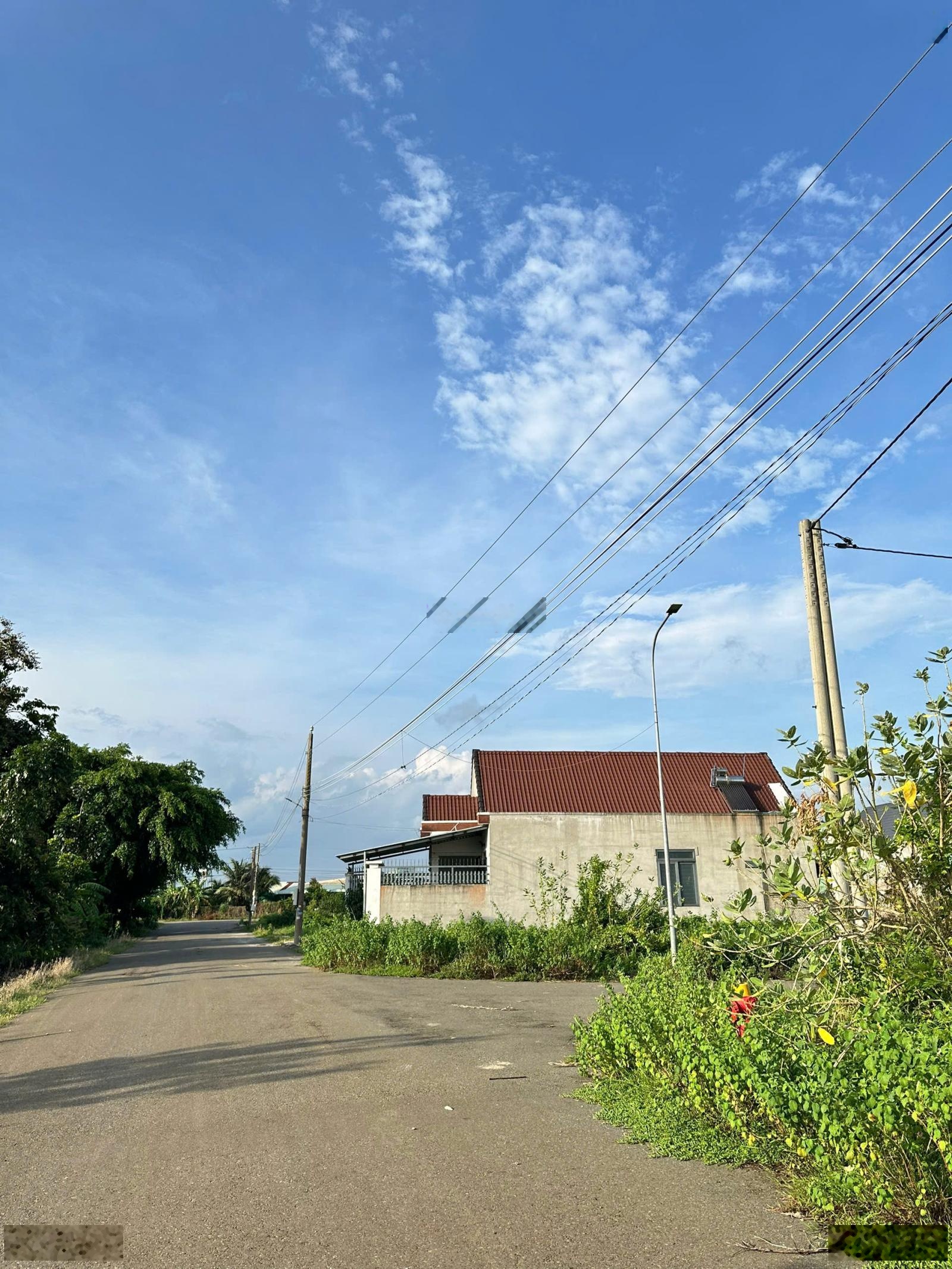 Chủ ngộp gửi bán gấp lô đất đường 15 hòa long - sổ hồng riêng - phủ hồng sẵn thổ cư