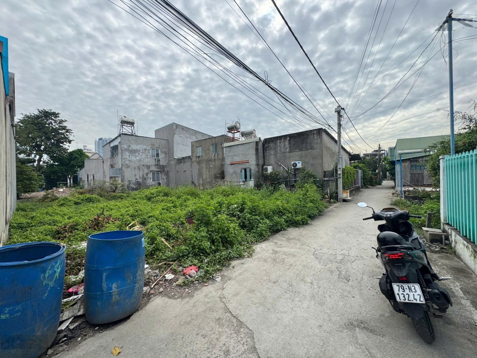 (6x20) 121m2 đất thổ - sổ sẵn - Vĩnh Phú 33 - cách QL13 400m giá chỉ 3,7 tỷ Thương lượng