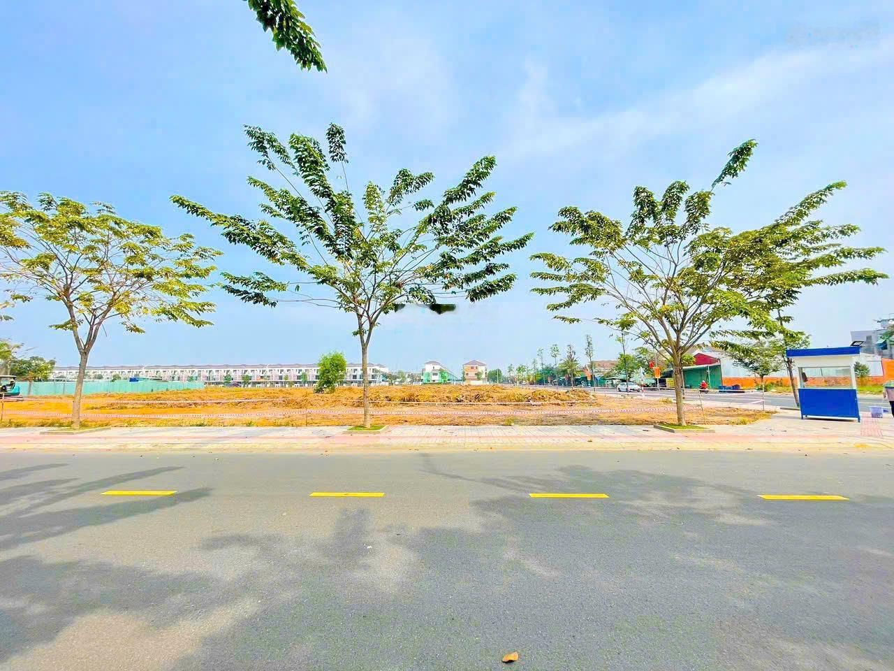 Cơ hội đầu tư duy nhất! Bán đất ngay trung tâm Bến Cát, cạnh Quốc Lộ 13. 3500m2 chỉ 15 tỷ