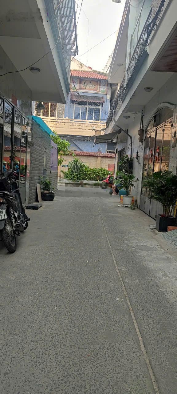 Bán Nhà lầu đường Tân Kỳ Tân Quý Quận Tân Phú, DT: 4x8m, giá 5.6 tỷ TL