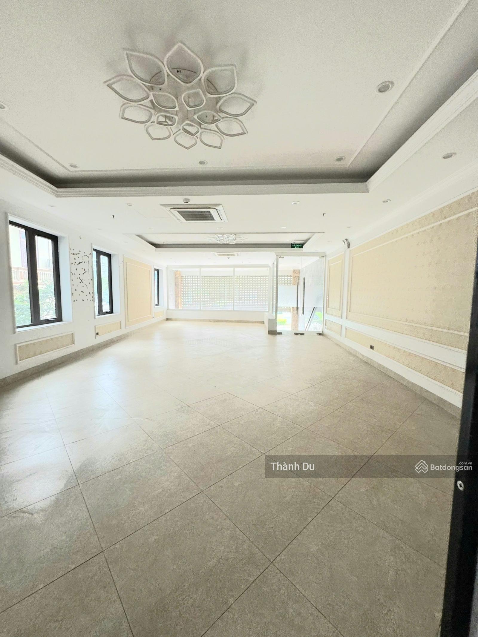Cho thuê tòa nhà văn phòng 6 tầng thang máy 170m2/ sàn - mặt phố Hồng Tiến - Long Biên