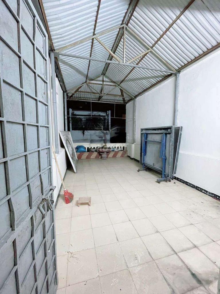 Nhà ngõ 9 phố Trần Quốc Hoàn, DT 55m2 x 4 tầng, mỗi tầng 2P + 1 wc, ngõ ô tô đi lại thuận tiện