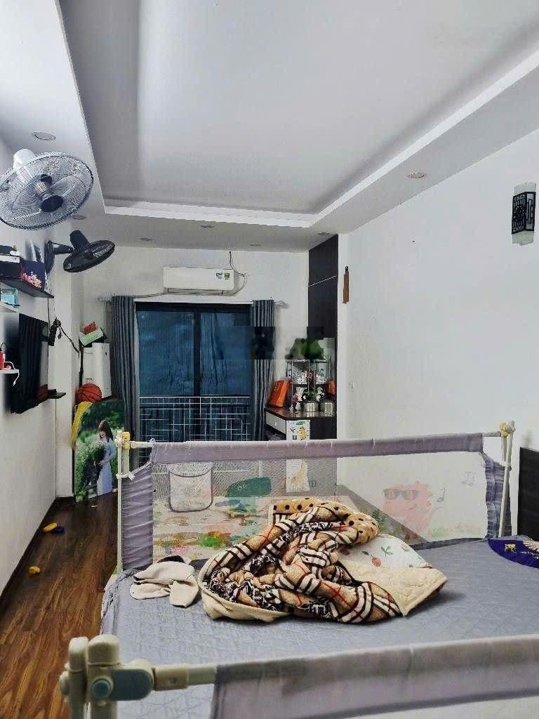 Bán nhà Hoàng Mai 37m2 5 tầng, Ngõ thông, gần Ô tô , tặng Full nội thất. Giá 8.3 tỷ