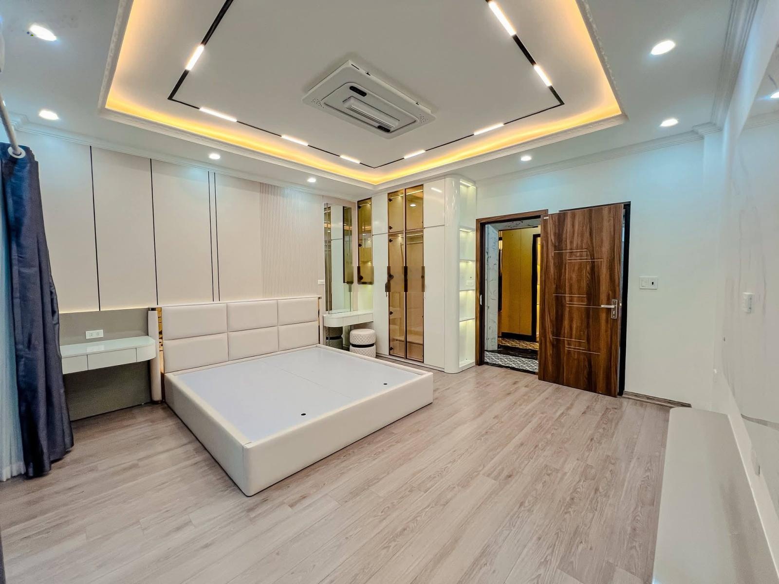 Nhà Đẹp Thang Máy, Lô Góc Trần Khát Chân, Hai Bà Trưng, 42m, 6 tầng, mt 4.5m, giá 13.9 tỷ.