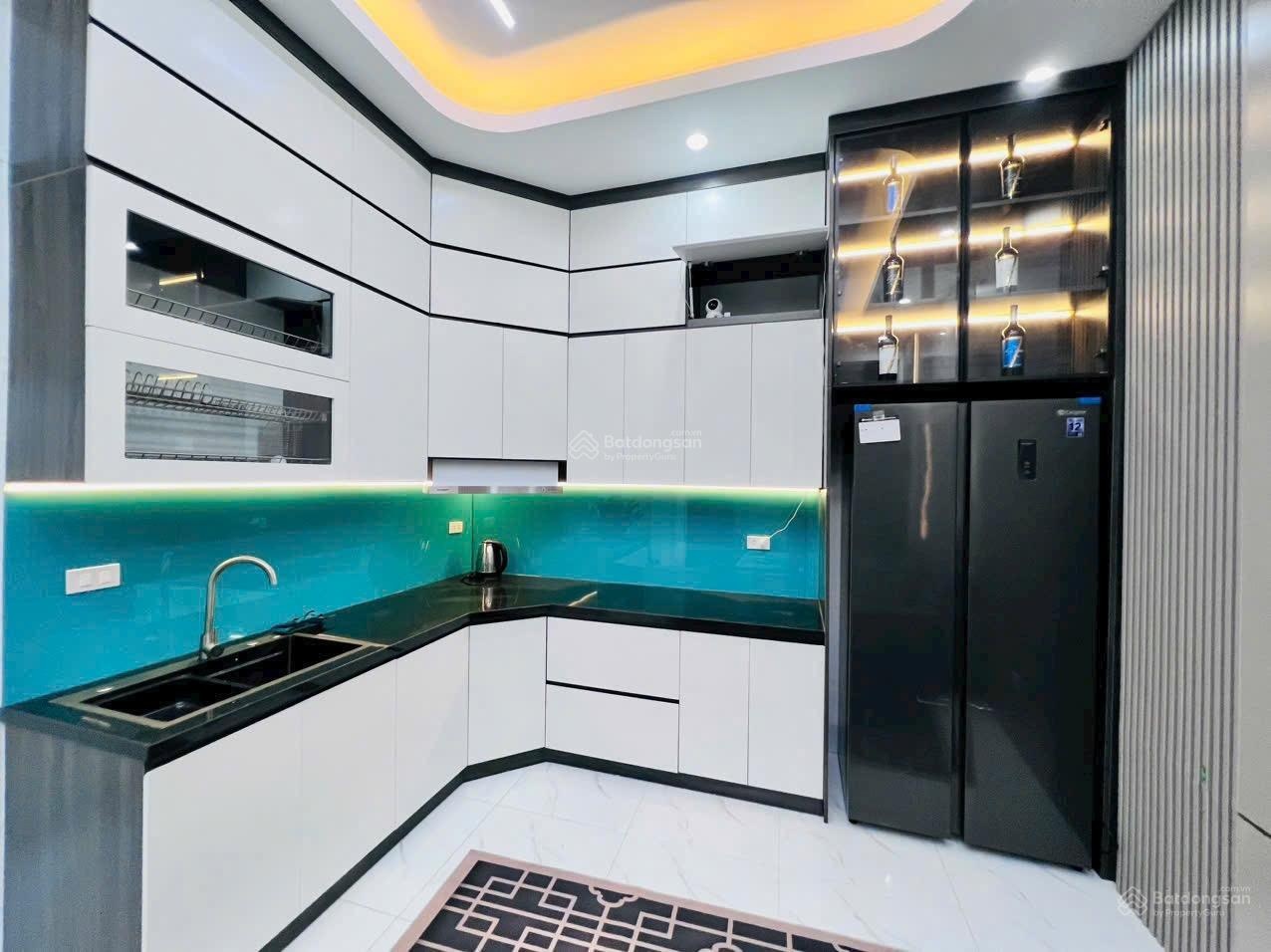 Bán nhà phố Nghĩa Tân, một nhà ra phố, ô tô, nhà mới ở ngay, ô chờ thang máy, kinh doanh, 60m2*5T