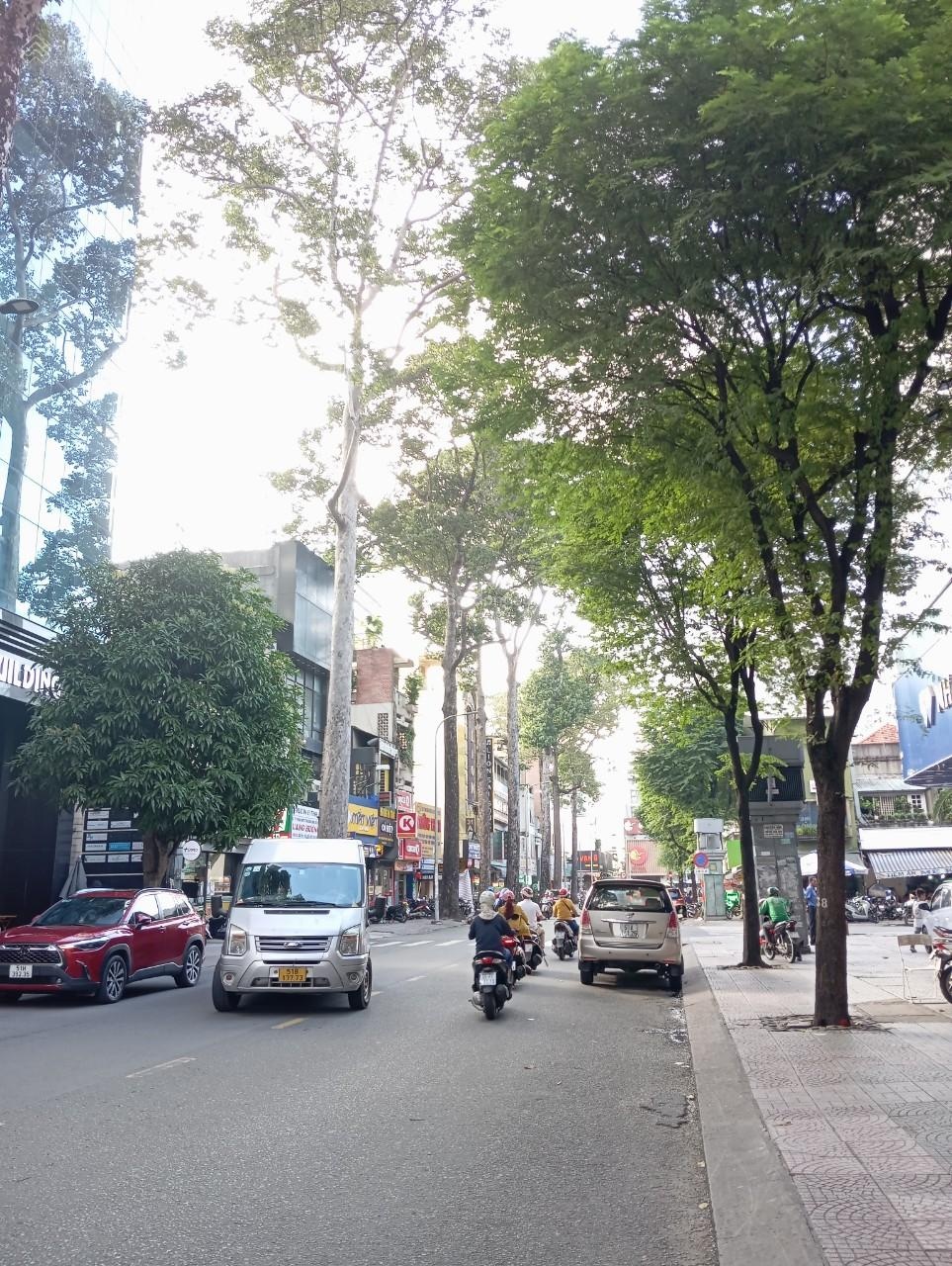 Bán nhà mặt tiền đường Tôn Thất Tùng, Quận 1, DT: 4,5x22m, 4 lầu giá 43 tỷ