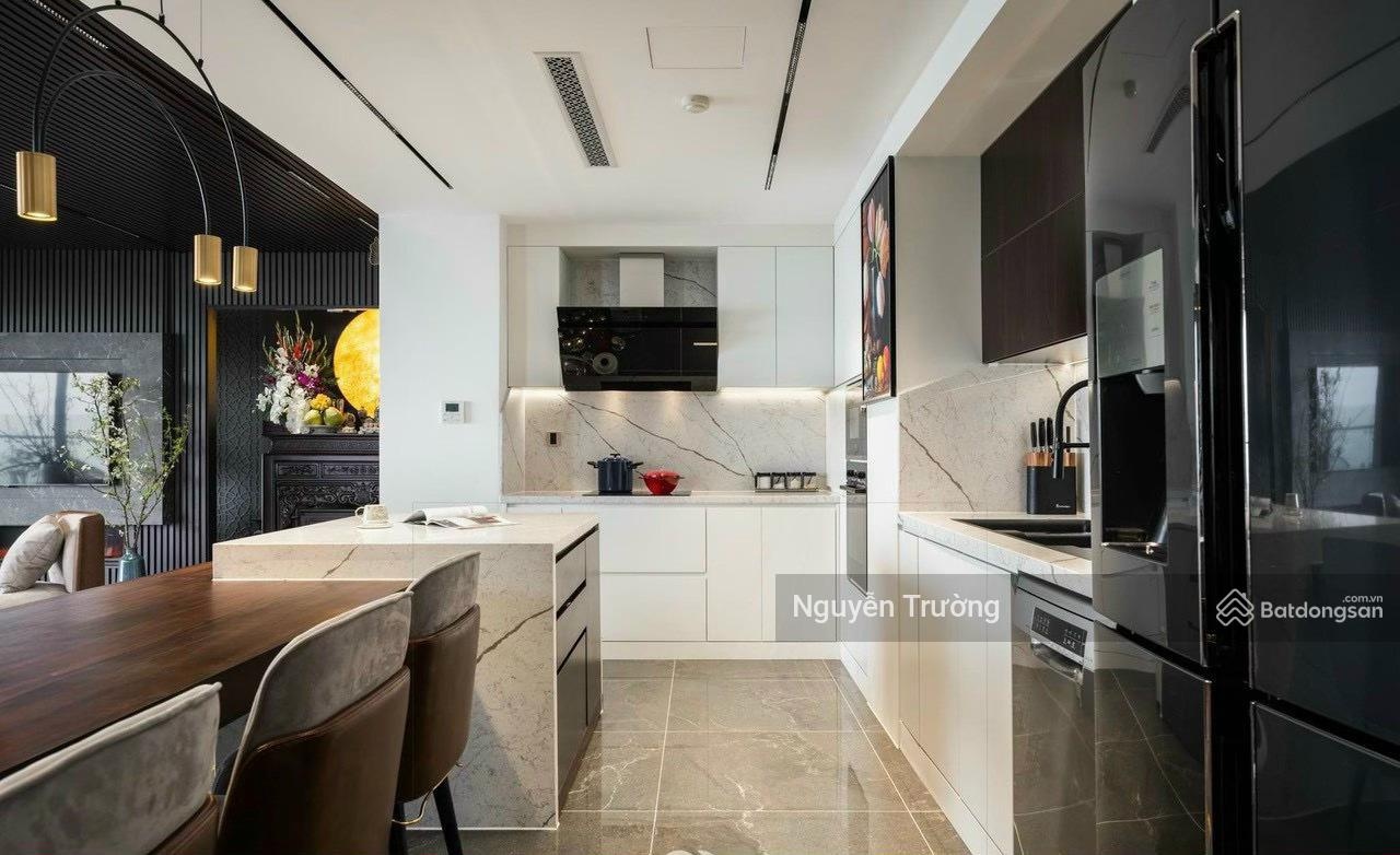 Chính chủ bán căn hộ 155m2, 4 phòng ngủ, view hồ đẹp, chung cư Vinhomes Skylake. Giá 17 tỷ