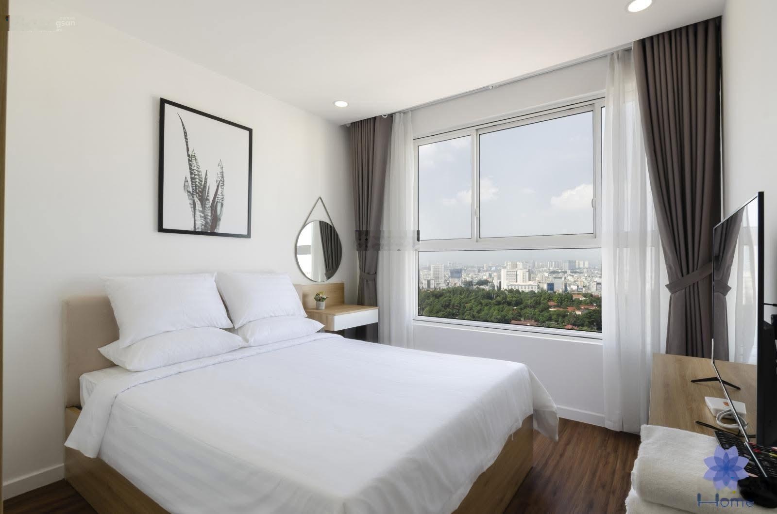 Bán nhanh CHCC Kingston. Giá chỉ 8 tỷ. Nằm 2 mặt tiền trung tâm Phú Nhuận. LH em: 0379944566