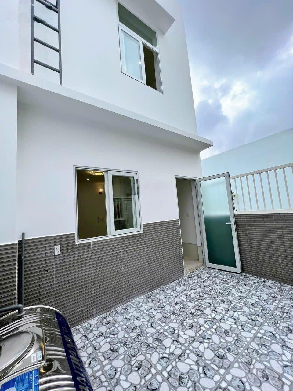 Chính chủ, hẻm xe hơi, đường Tân Quy, 65m2, nội thất đầy đủ