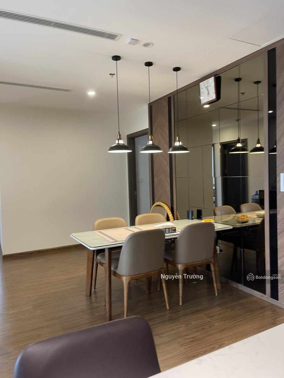 (Giá thật). Bán gấp căn hộ 99m2, 3PN 2VS, full đồ đẹp, chung cư Vinhomes West Point. Giá 9.9 tỷ