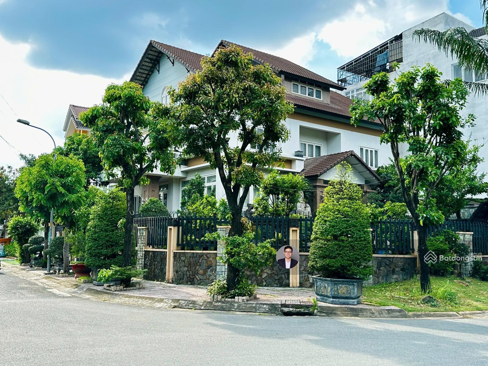 Biệt thự hầm + hồ bơi trung tâm Thảo Điền 70 tỷ cho 303.7m² đất, giá hiếm khó tìm, ngay Quốc Hương