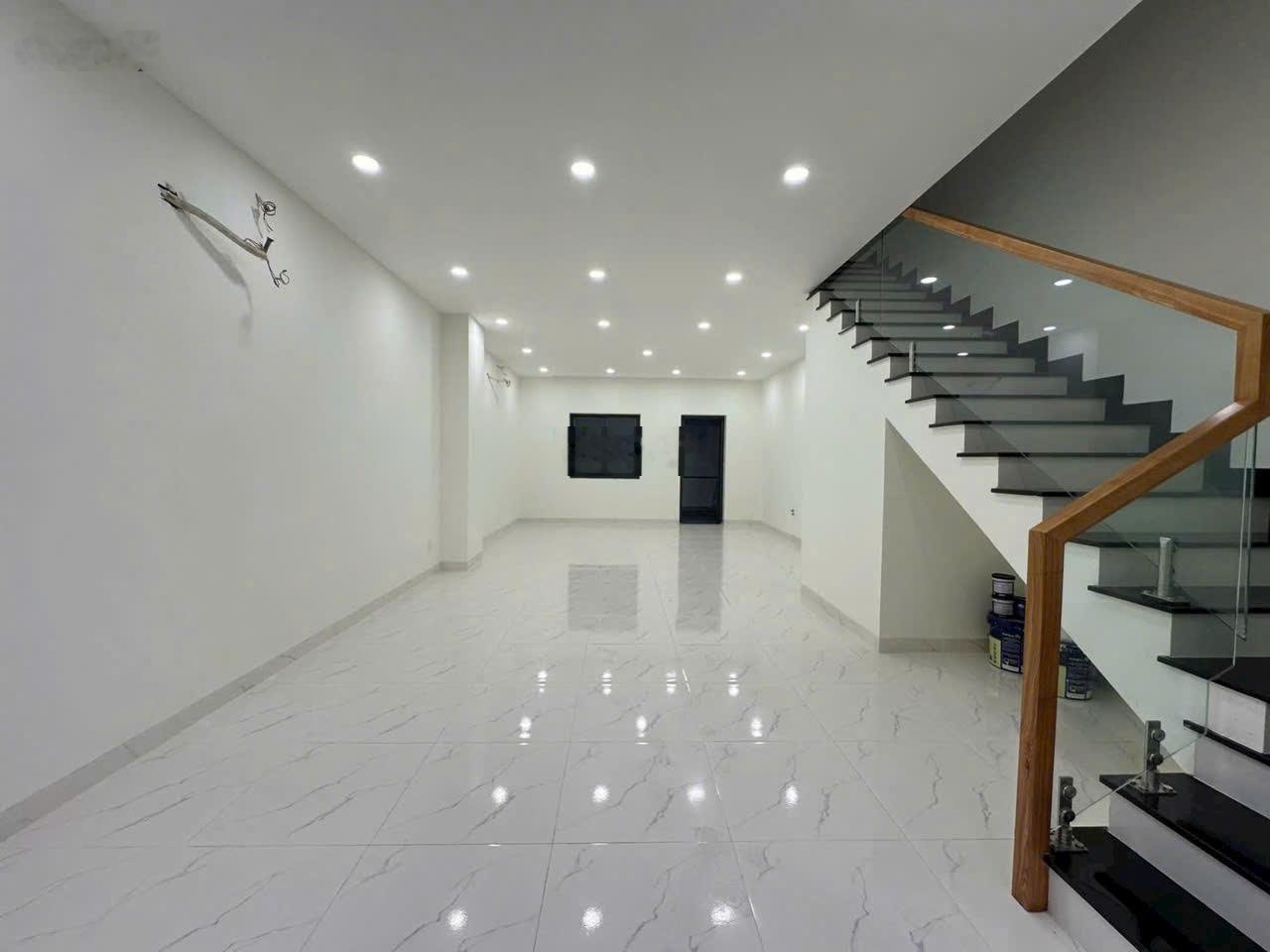 Nhỉnh 11 tỷ sở hữu ngay nhà 3 tầng KDC đồng bộ đường Liên Phường, 75m2 ngang 5m. kết nối The Global