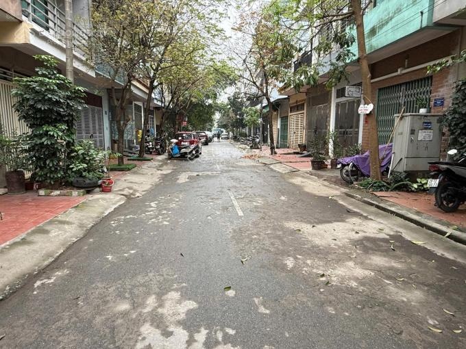 Chính chủ bán nhà mặt phố Nguyễn Thị Định - mặt tiền 8 mét - 1 mặt phố - 1 mặt ngõ ô tô tránh