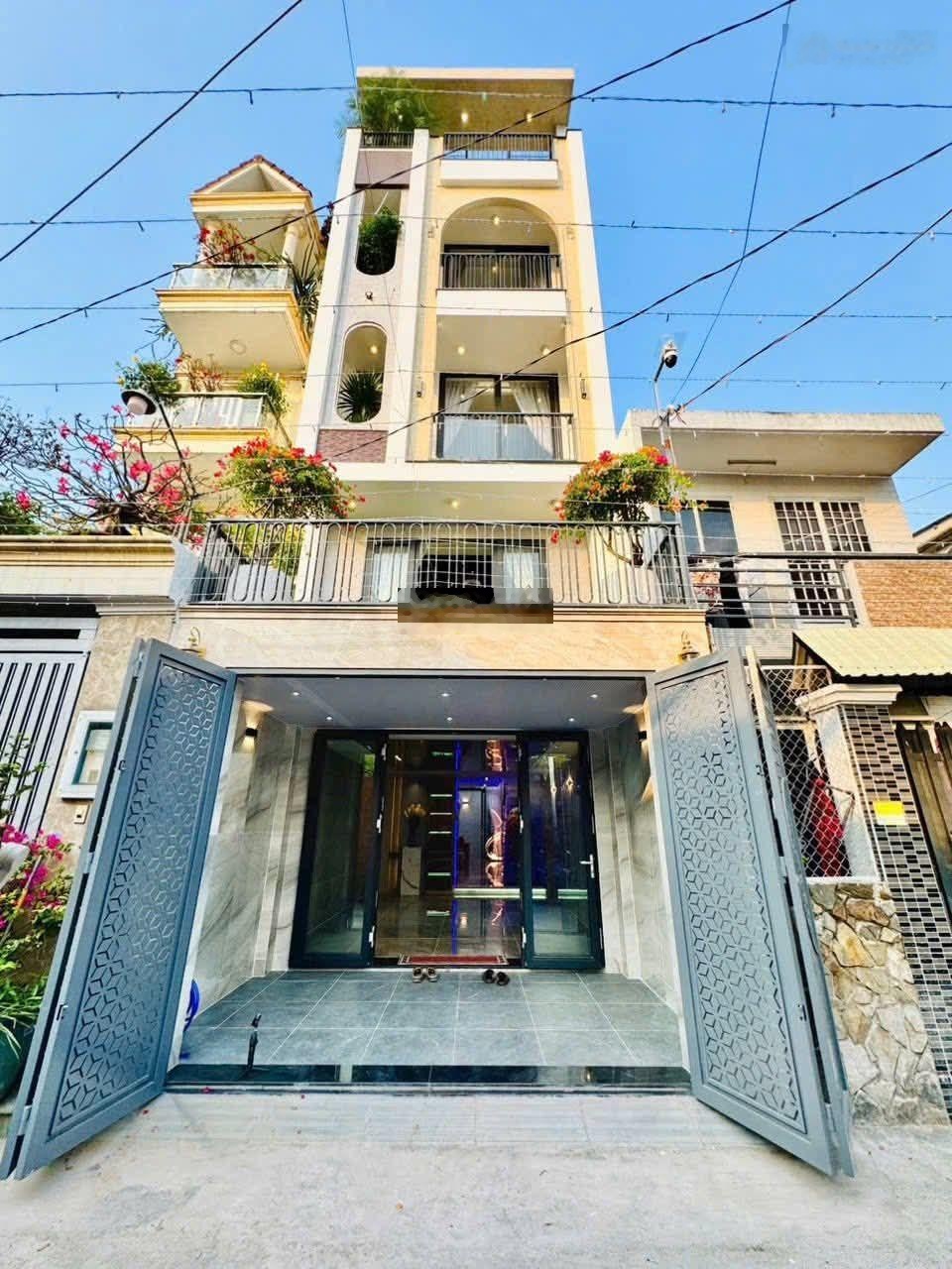 Cô Hoa ở 1 mình bán nhà đường Lê Hồng Phong - Quận 10. 77,4m2 thuê 26tr. Gần Vạn Hạnh Mall