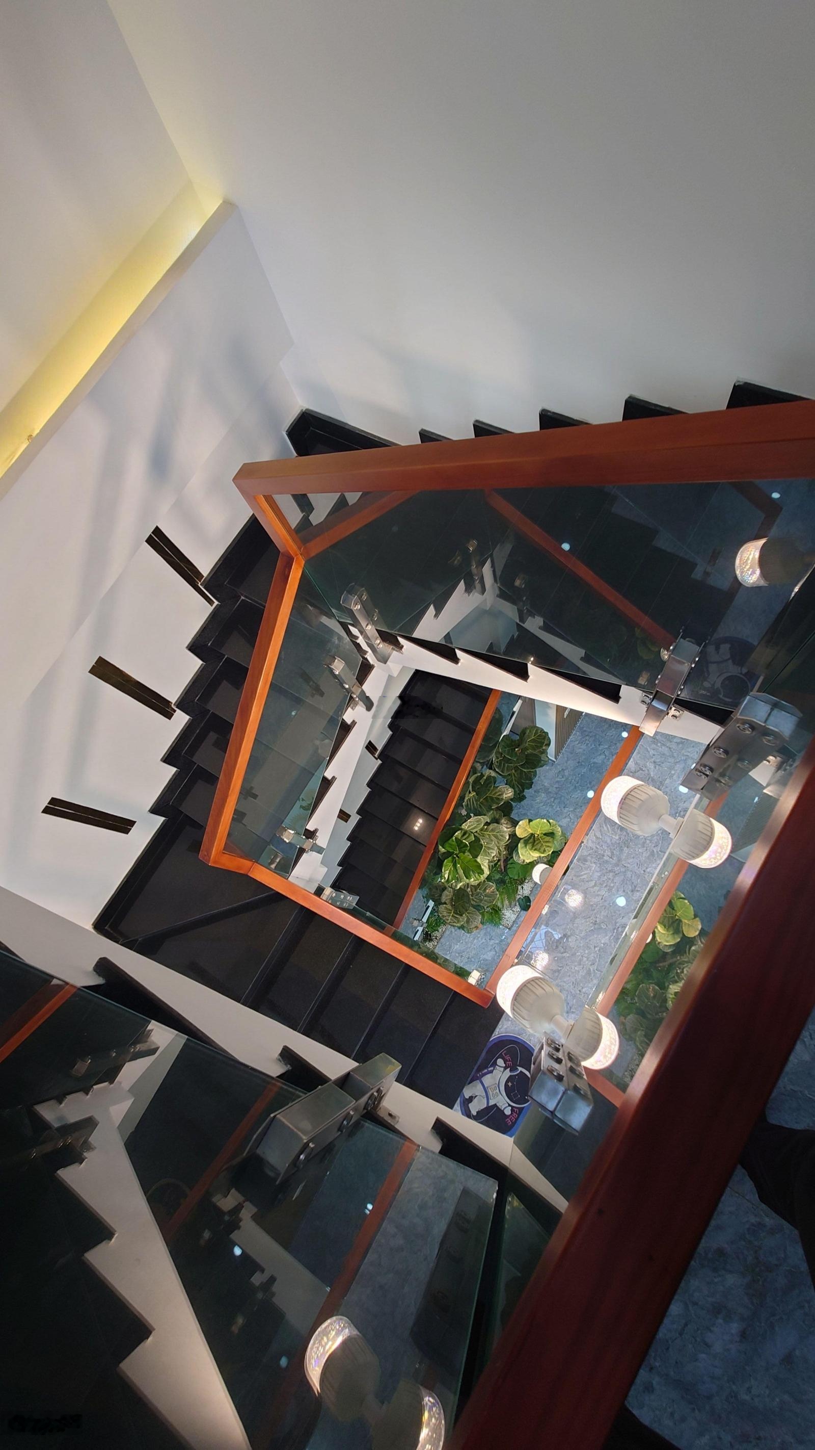 Siêu phẩm 52m2 (sàn 300m2) TL10 sát Tên Lửa 7 Chỗ ngủ trong nhà, 5PN/6WC, 5 tầng BTCT, nhỉnh 6tỷ