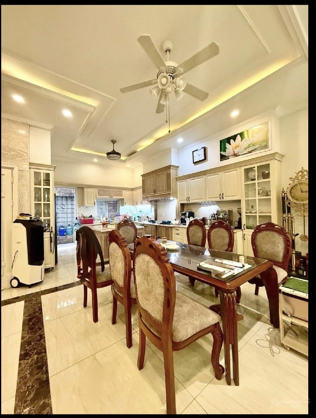 * Bán Biệt Thự Nam Long Quận 7,DT:8x19,đường số 8m,4 tầng có Thang Máy,Giá: 32 Tỷ