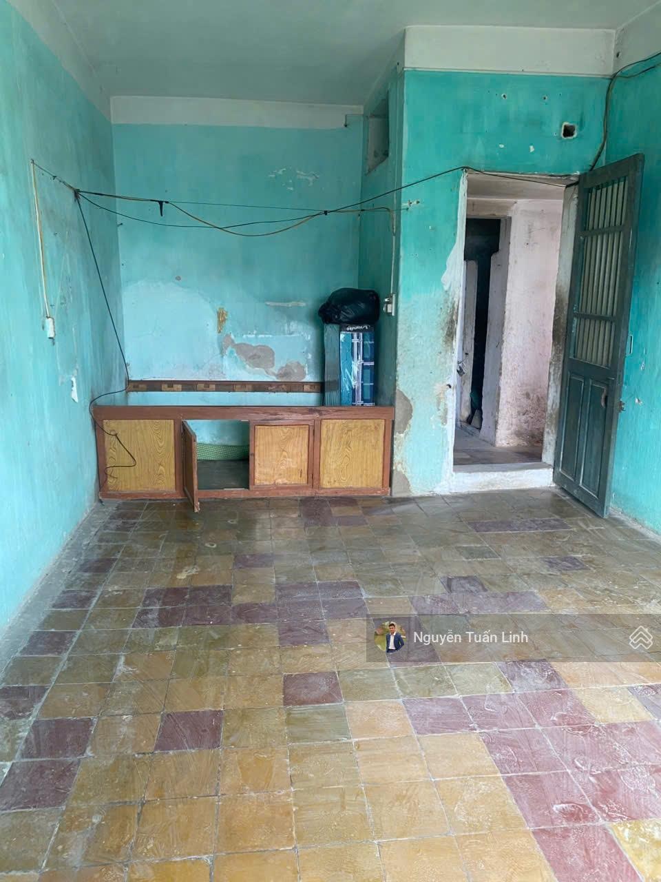 Căn Tập thể 29m2 Thị Trấn Đông Anh Gần Chợ, An ninh Tốt - Bãi đỗ xe Ô Tô trước nhà