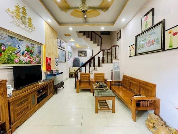 Chuẩn xác! Nhà Đội Cấn, ô tô, ngõ thông tứ tung, thoáng sáng, dân xây, mặt tiền rộng, 52m2, 8.9 tỷ