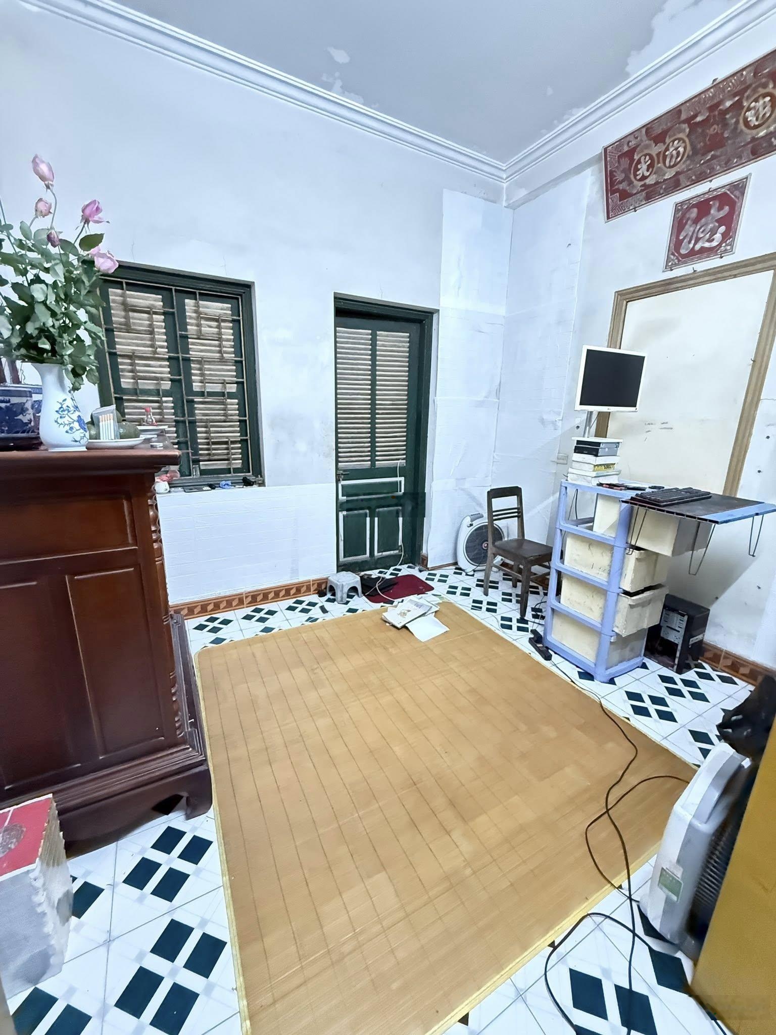 Bán nhà mặt phố Khương Thượng, 28 tỷ, Sổ74m2, sử dụng 104m, Mặt tiền 5,6m 4PN, 3WC, pháp lý đầy đủ