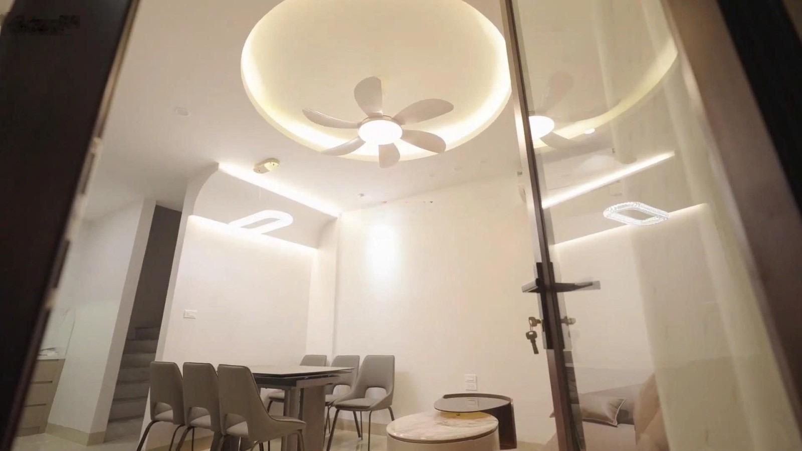 Siêu phẩm mặt phố Trần Duy Hưng - 48.9m2 - Thang máy - ô tô đỗ cửa - giá nhỉnh hơn 12 tỷ