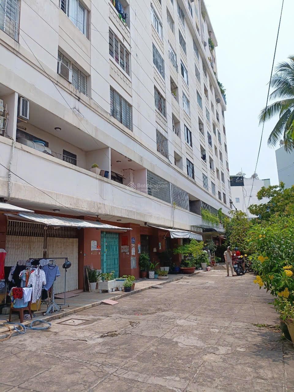 Cần bán gấp căn shophouse chung cư B5 đường 48, Phường 3, Q4