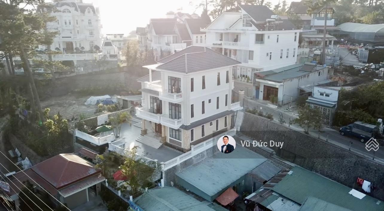 Bán villas Đà Lạt 500m2, sổ hồng, 2 mặt tiền, 3 lầu, 5 phòng, gần Mây Lang Thang, ngay Dinh 1