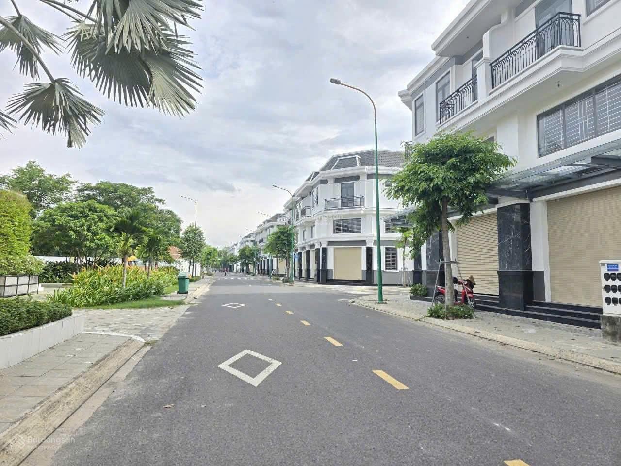 Hot ! hot ! hot ! siêu phẩm góc 2 mặt tiền trung tâm siêu đẹp