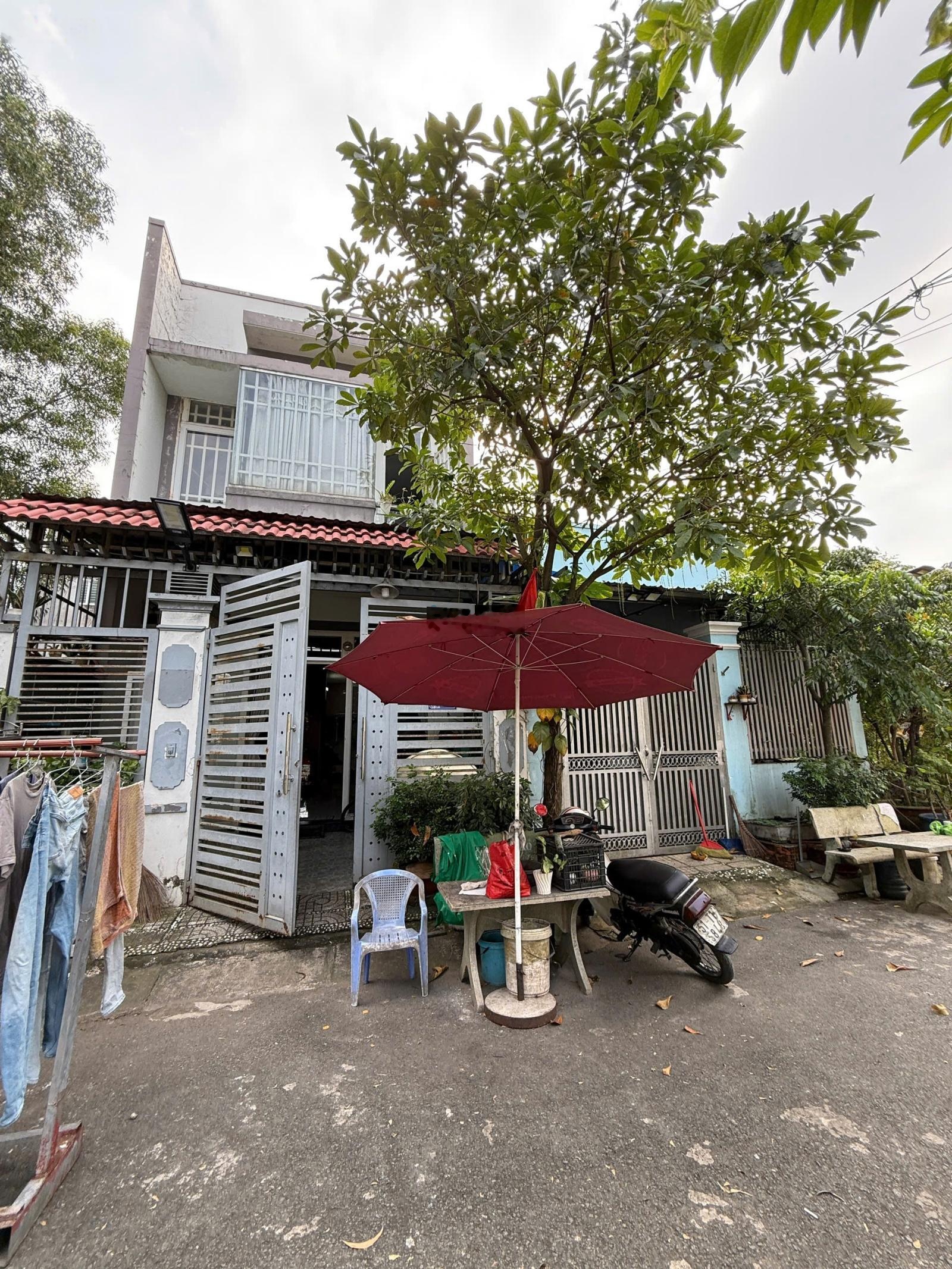 Bán nhà 1 trệt, 1 lầu, 3PN, 3WC + nhà cấp 4 3 PN