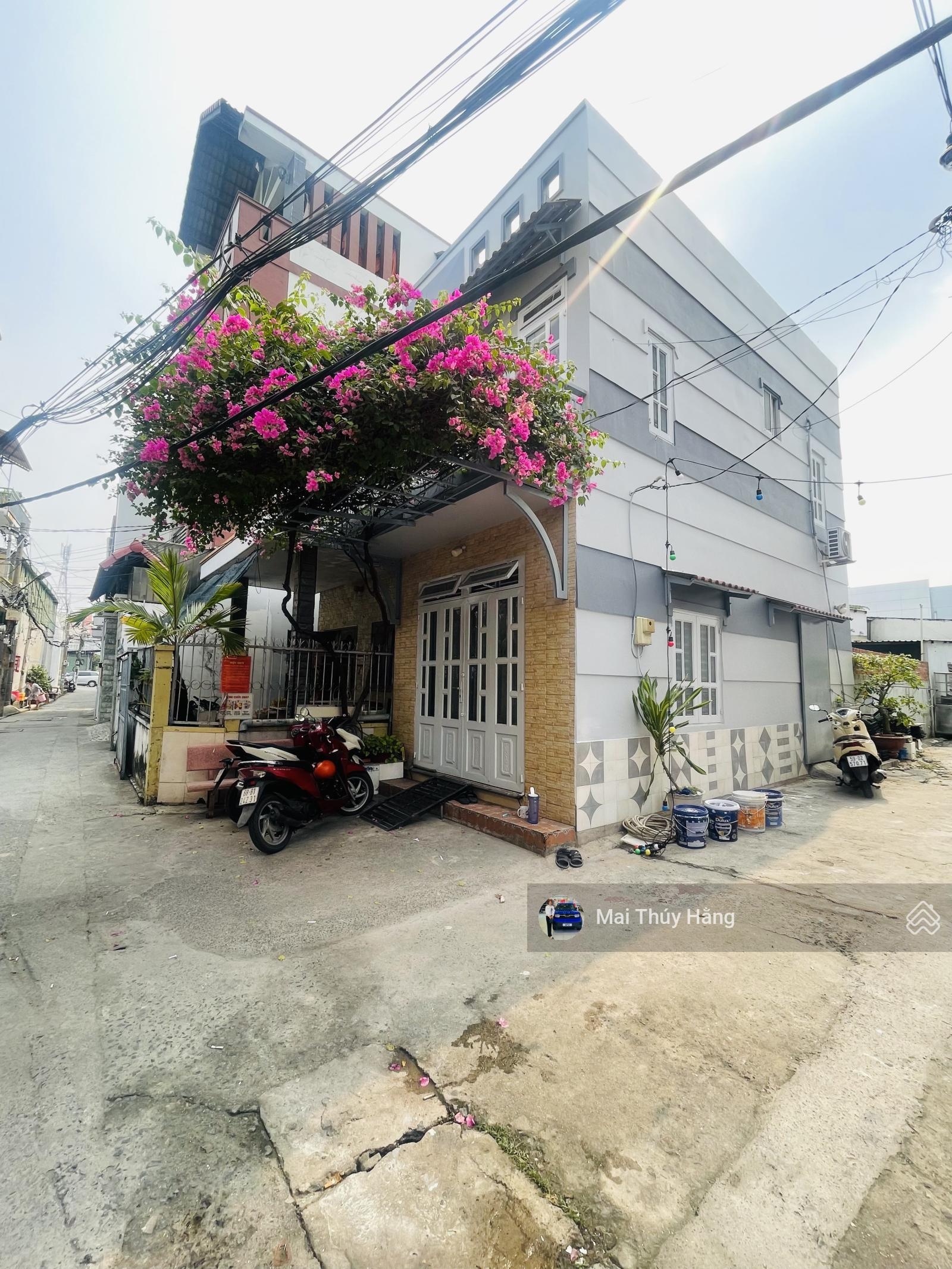 Giảm 1 tỷ bán nhanh trước tết - gần trường cao đẳng Công Nghệ, full thổ cư ngang 8m nở hậu, HXH