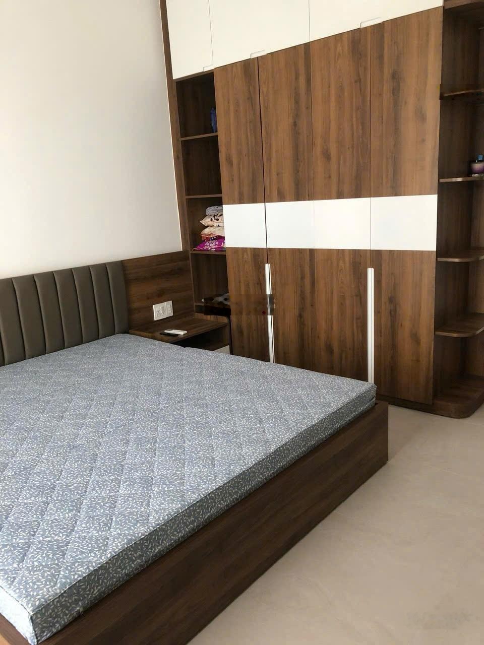 Giảm 800 triệu bán gấp. Nhà 3 tầng mặt tiền đường Cửu Long, Ô bàn cờ trung tâm Nha Trang.