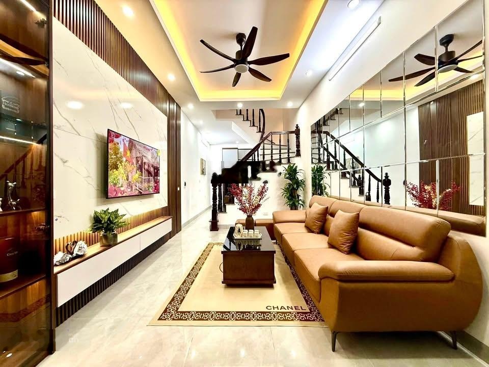 Nhà đep đón Tết! Phố Láng Hạ, 2 thoáng, ngõ thông, 30 m ra phố, gần ôtô, nhà đẹp full NT DT 39m2 5T