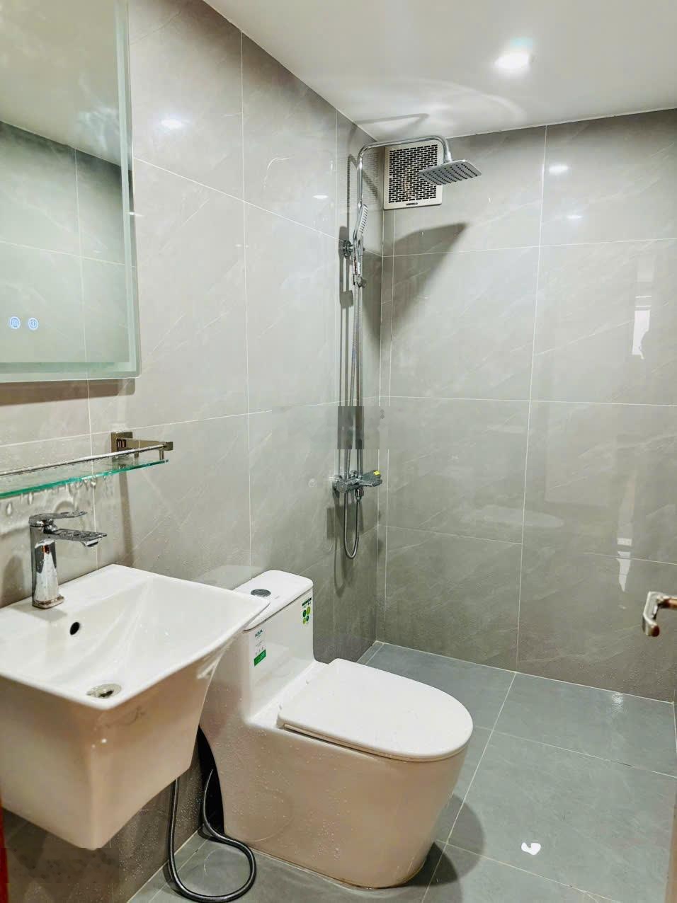 Bán căn hộ B11C Nam Trung Yên. Dt: 60m2. Tk:2pn-1wc. Giá: Hơn 6 tỷ. Lh Mr Trung:0963332868