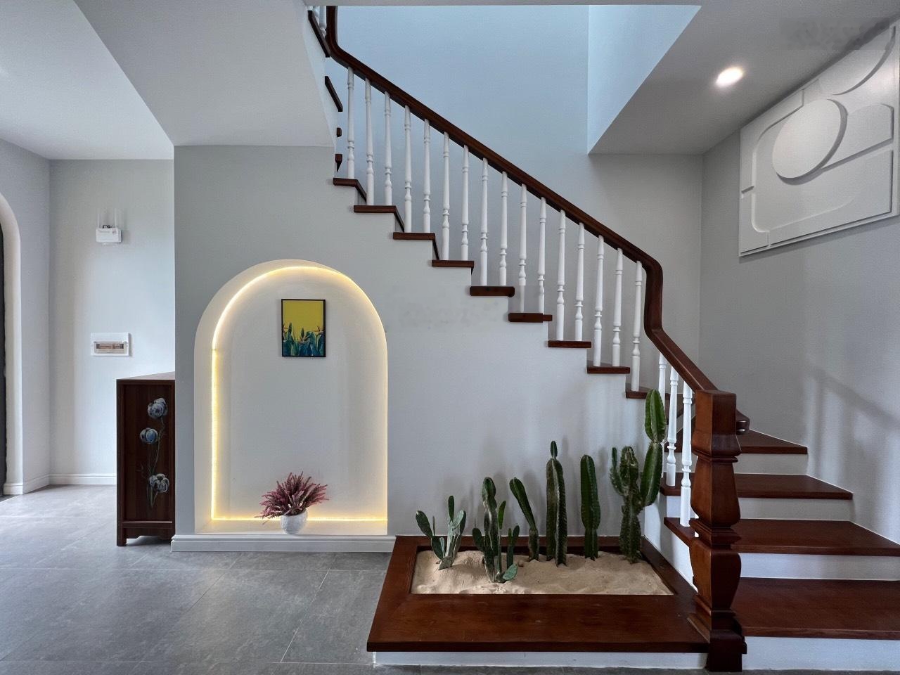 CẮT LỖ SÂU Biệt thự 200m TẶNG FULL NỘI THẤT Giá: 6.35 tỷ Bao thuế phí. ĐƯờng 16m, hướng Đông Nam