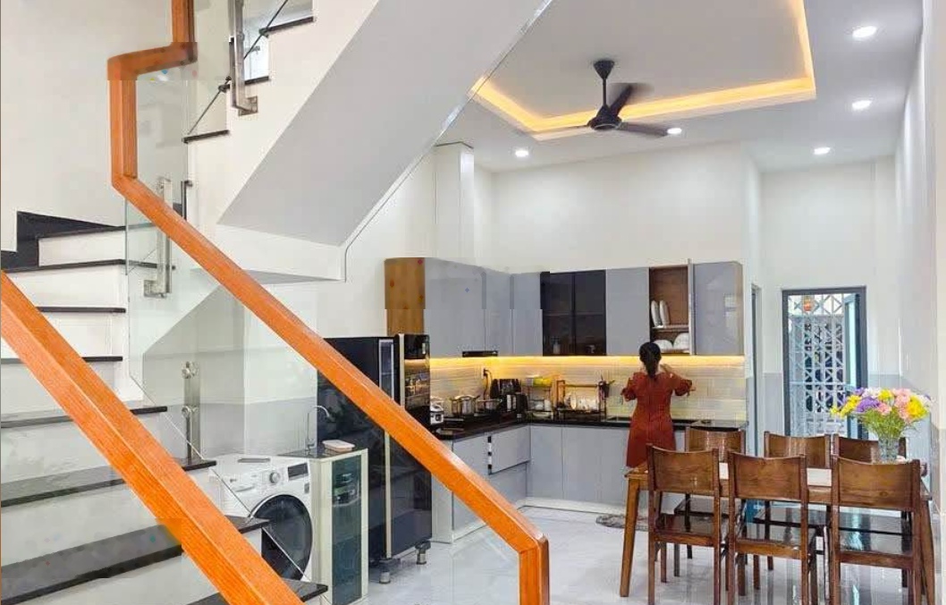 Bán nhà gần phường Tân Bình, giá ngộp 2tỷ7, tổng DT: 140m2