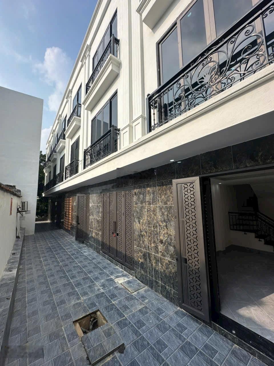 Nhà đẹp an cư - Em còn 1 căn rẻ nhất duy nhất + xây mới tại Phụng Châu DT35m xây 3 tầng ô tô đỗ gần