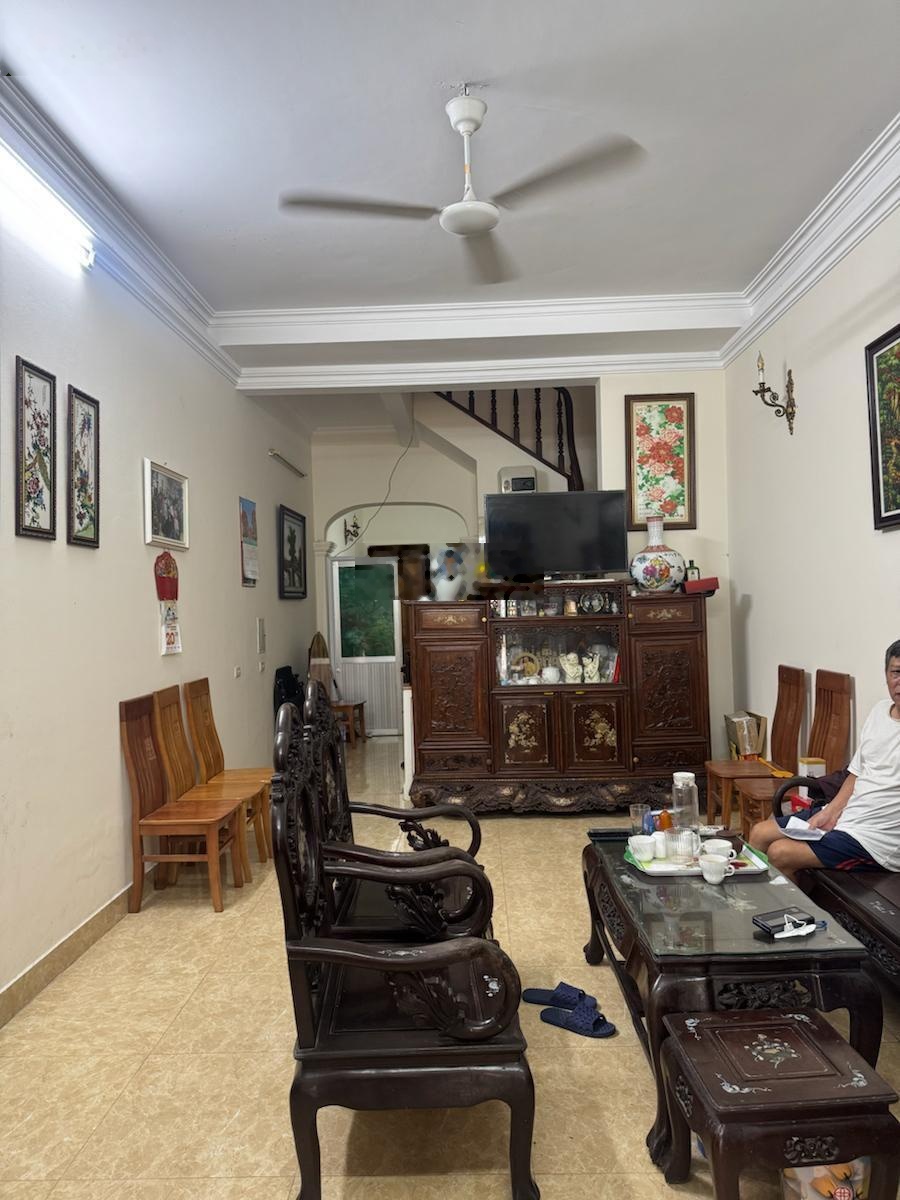 * bán nhà nguyễn chính, hoàng mai; 90 m2; 03 tầng; ô tô tránh; mt 4m; 18 tỷ.