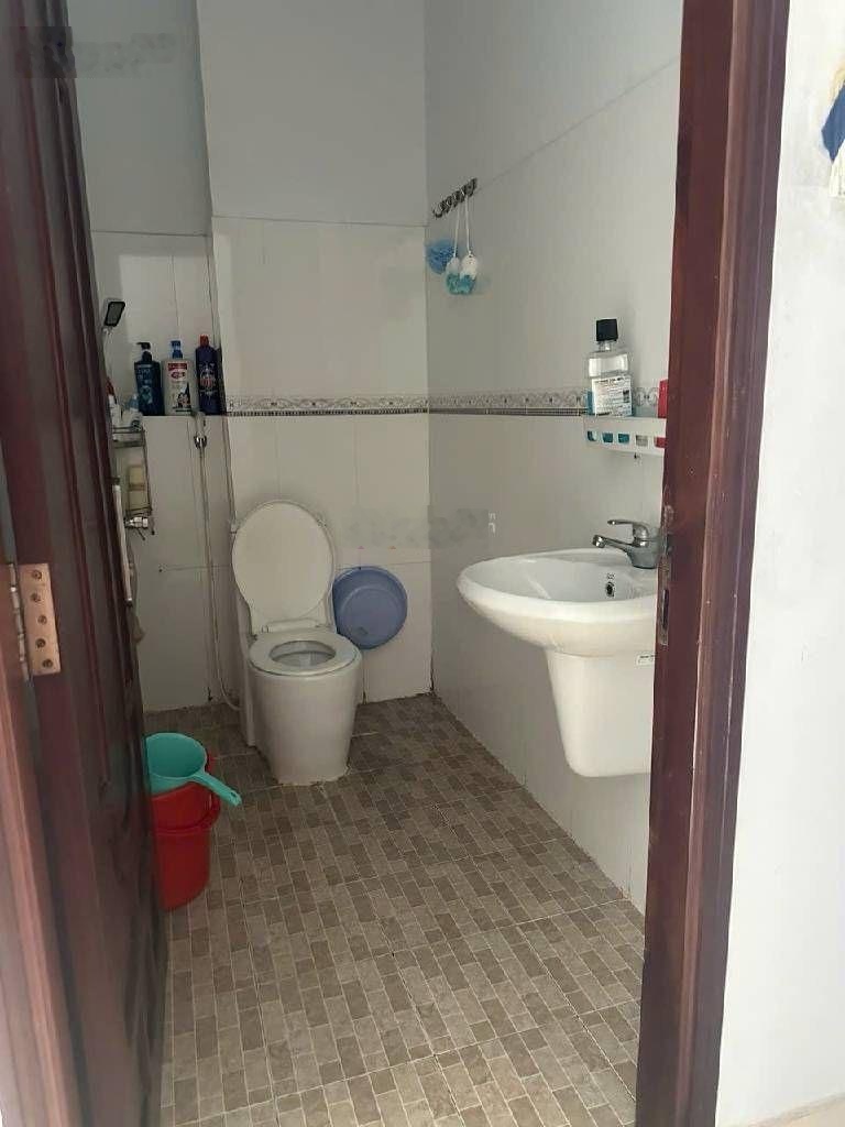 Gấp ! nhà 3 tầng/ sân rộng- 4 pn/ hẻm 4m lý phục man- ngay nam long trần trọng cung- nhà thi đấu q7